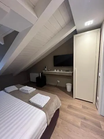 Magno לינה וארוחת בוקר 4*