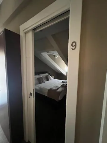 Magno לינה וארוחת בוקר 4*